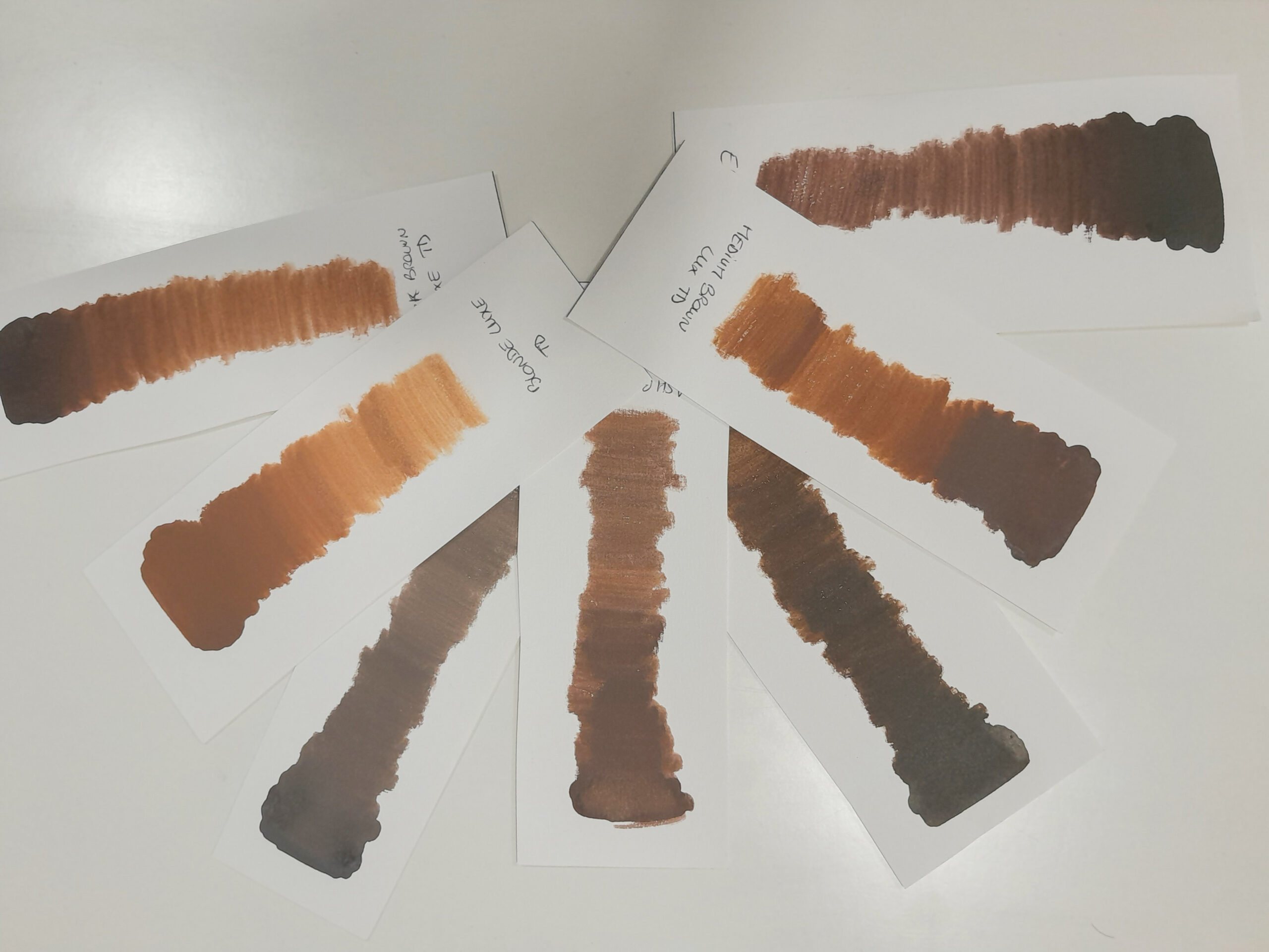 Pourquoi vos sourcils ne devraient pas virer au bleu